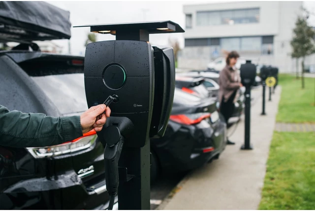 E-autó töltés Zaptec Pro-val – Skálázható, hatékony és jövőbiztos töltési megoldás vállalatoknak