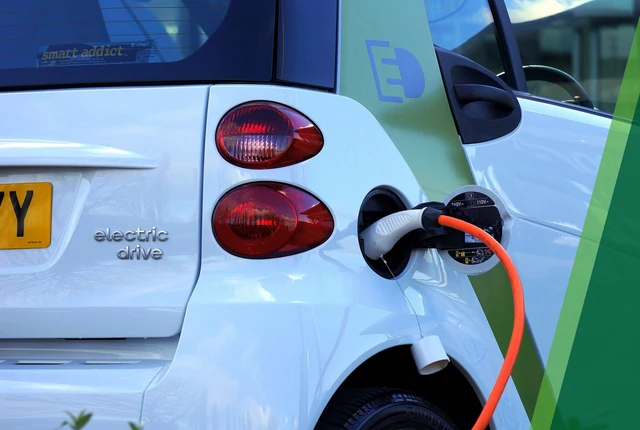 Milyen előnyökkel jár az Elektromos autó töltése?